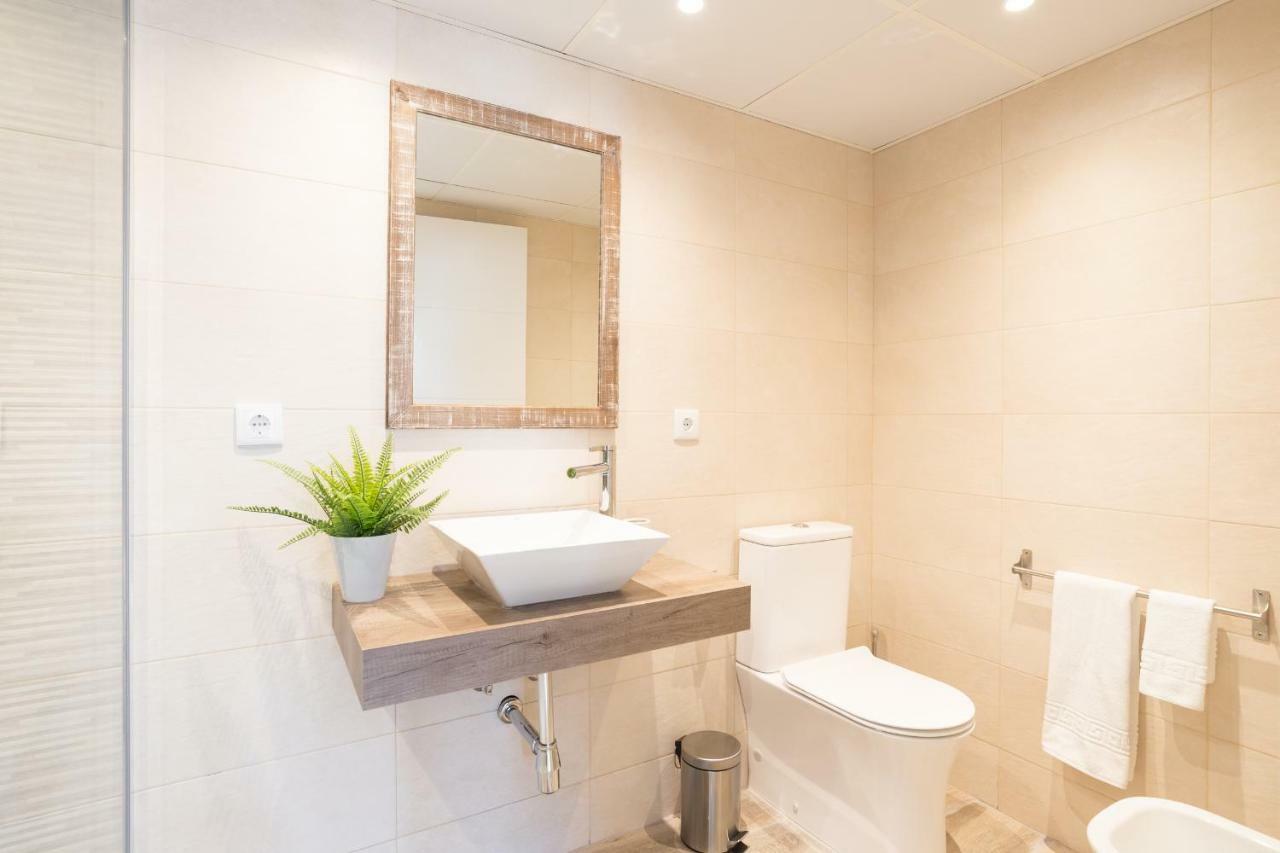 Stunning Spacious City Apartment With Free Parking مالقة المظهر الخارجي الصورة